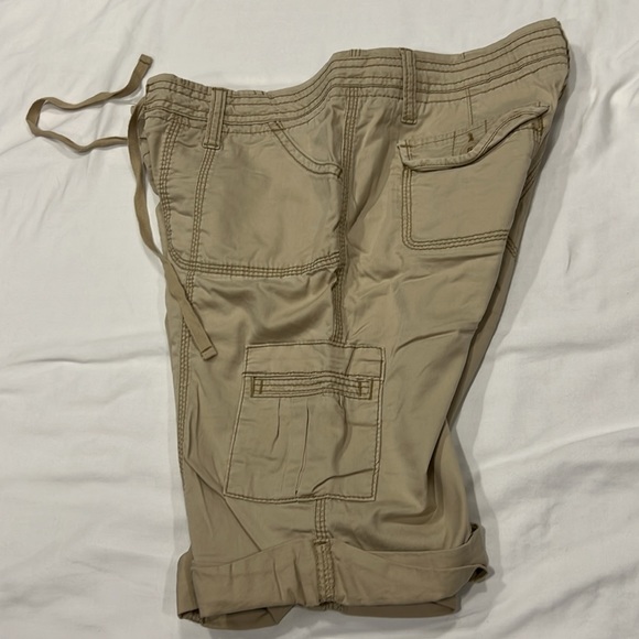 Hollister Tan Bermuda Shorts with Cargo Side Pocket Size 5 - 1037 - Picture 6 of 9